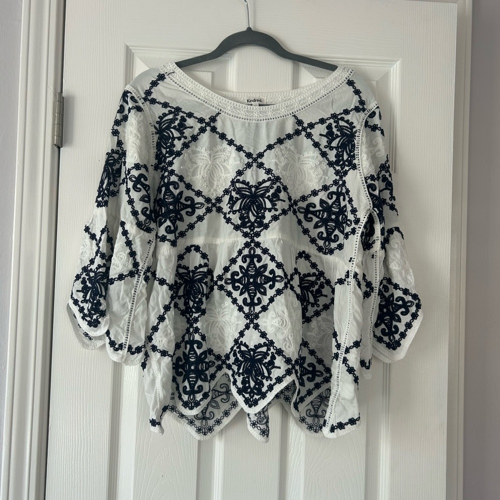 Kindred White Blouse with Navy Embroidered Detail size Large